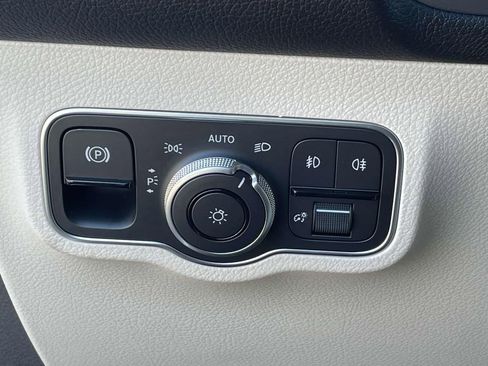 Certified 2025 Mercedes-Benz GLB 250 image 19