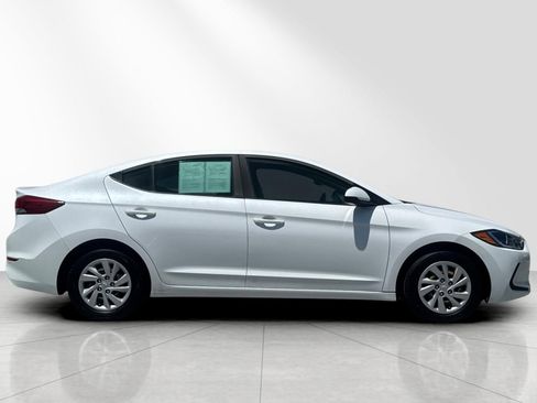 Used 2018 Hyundai Elantra SE FWD image 3