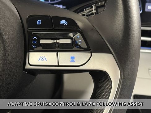 Used 2025 Hyundai Elantra Limited FWD image 6