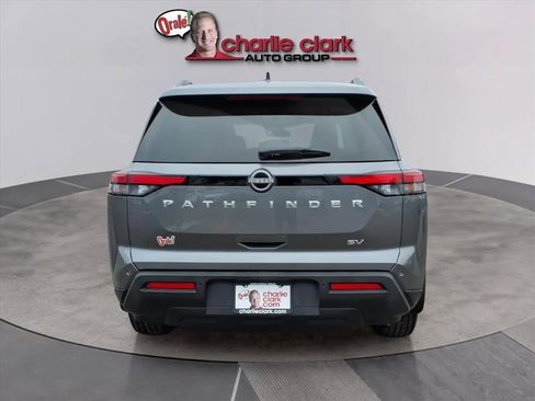 Used 2024 Nissan Pathfinder SV image 4