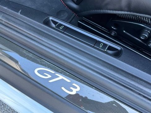 Used 2018 Porsche 911 GT3 RWD image 28