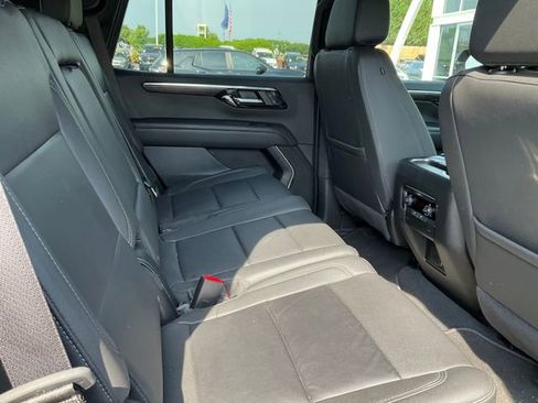 Used 2025 Chevrolet Tahoe LT RWD image 9