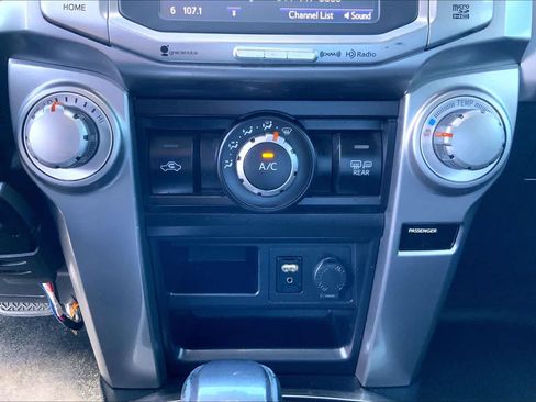 Used 2018 Toyota 4Runner SR5 Premium RWD image 34