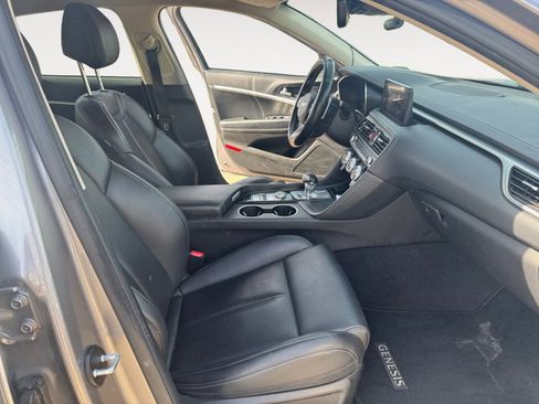 Used 2023 Genesis G70 2.0T RWD image 15