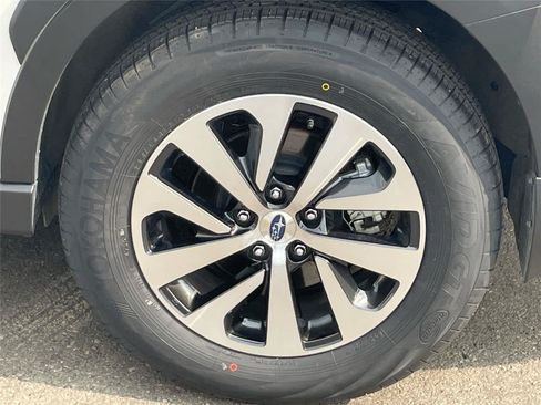 Used 2025 Subaru Outback Premium AWD/4WD image 11