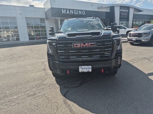 Used 2024 GMC Sierra 2500 AT4 w/ AT4 Preferred Package AWD/4WD image 8