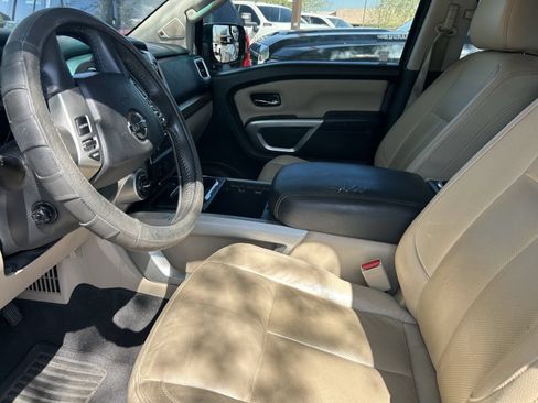 Used 2017 Nissan Titan SL AWD/4WD image 9