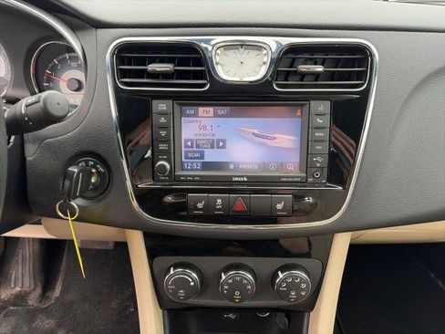 Used 2013 Chrysler 200 Limited FWD image 16