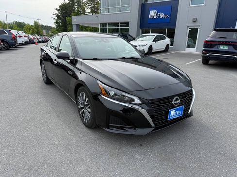 Used 2024 Nissan Altima 2.5 SV FWD image 4