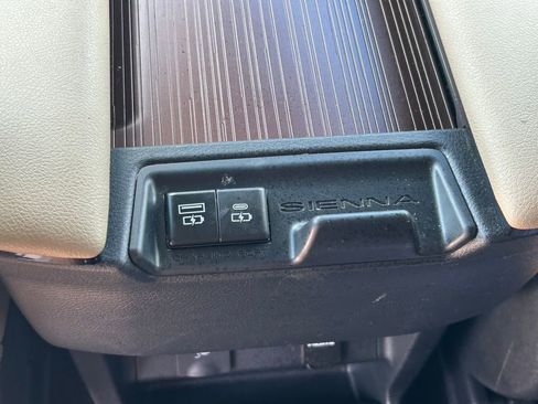 Used 2023 Toyota Sienna XLE w/ XLE Plus Package FWD image 25