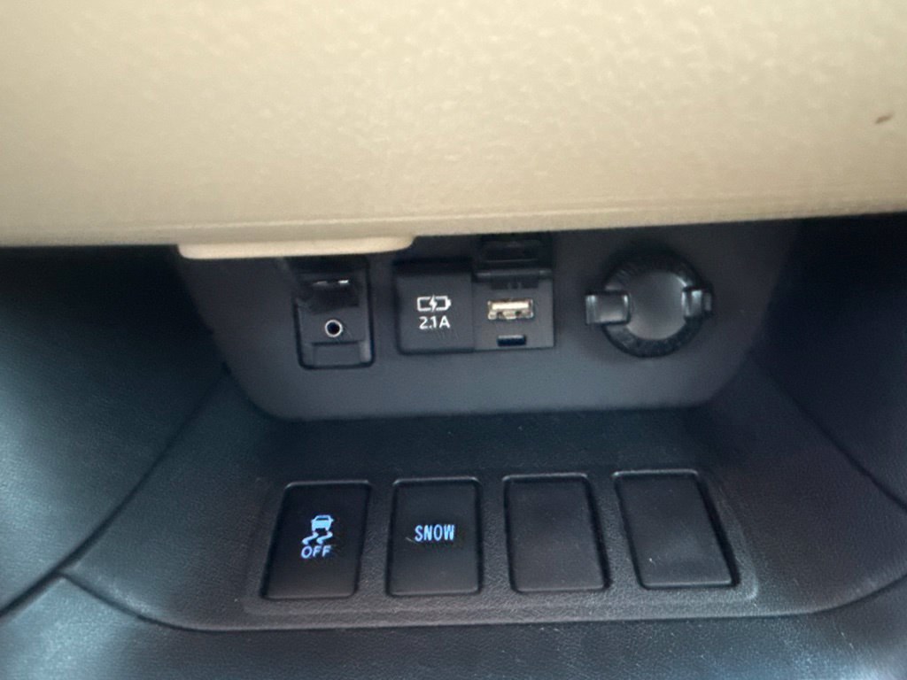 Used 2019 Toyota Highlander Limited FWD image 26