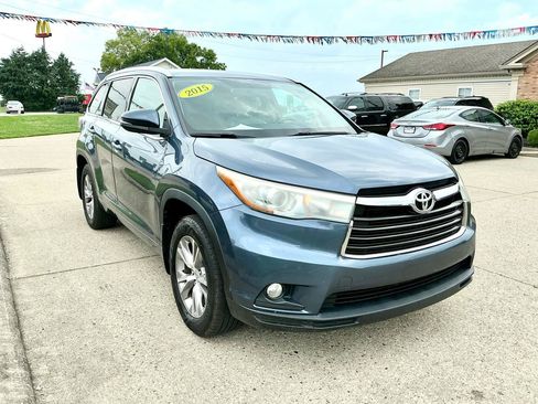 Used 2015 Toyota Highlander XLE AWD/4WD image 3
