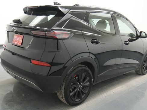 Used 2023 Chevrolet Bolt EUV LT w/ Convenience Package FWD image 9