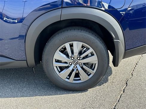 New 2025 Nissan Pathfinder SV image 15