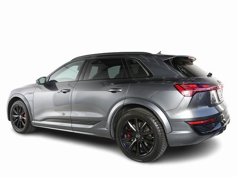 Used 2024 Audi Q8 e-tron Prestige image 6