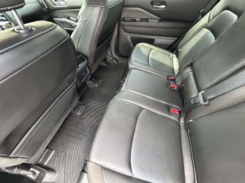 Used 2024 Nissan Pathfinder SL AWD/4WD image 11