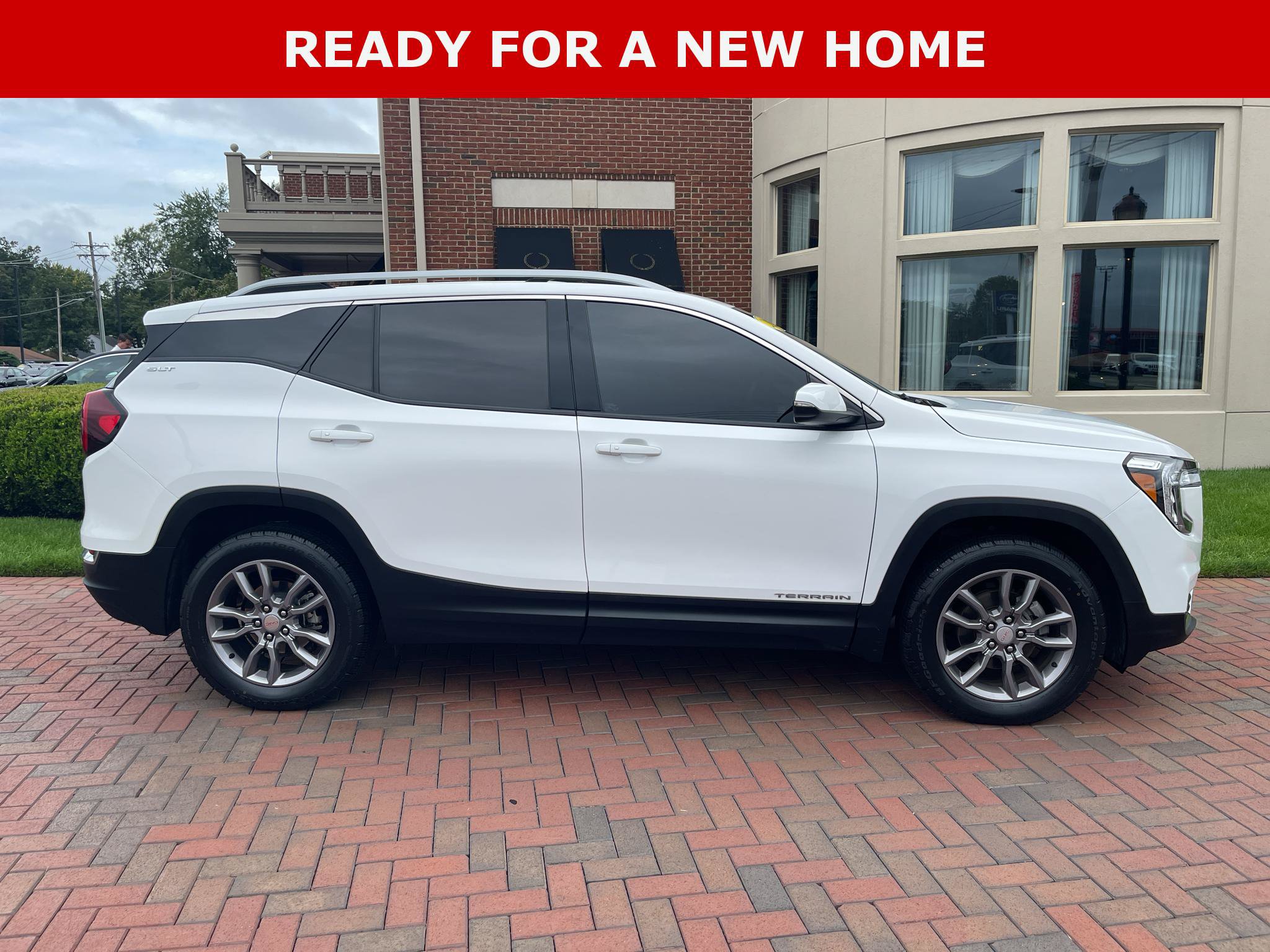 Used 2023 GMC Terrain SLT AWD/4WD image 7