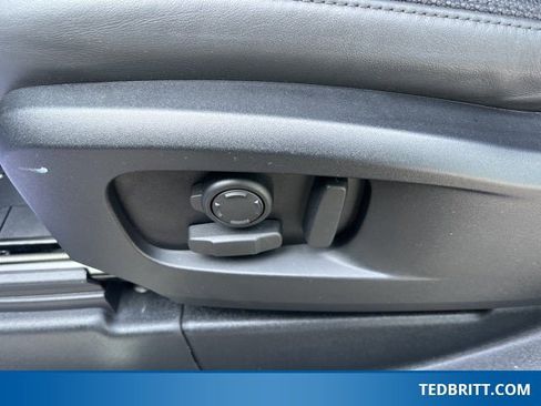 Used 2024 Land Rover Defender 90 V8 image 37