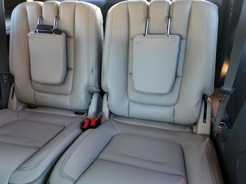 Used 2015 Ford Explorer XLT w/ Equipment Group 202A image 8