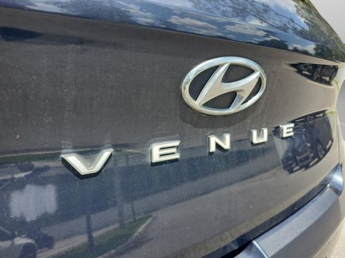 Used 2020 Hyundai Venue FWD image 28