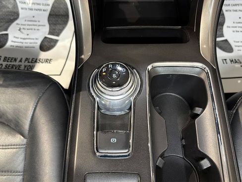 Used 2018 Ford Fusion SE w/ Fusion SE Technology Package image 22