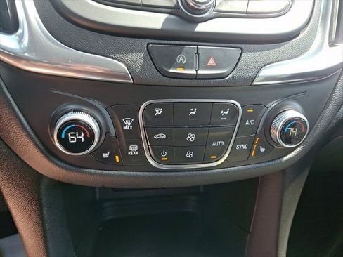 Used 2022 Chevrolet Equinox LT AWD/4WD image 17