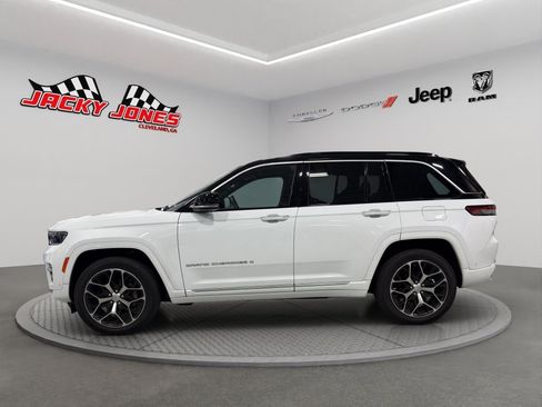 Used 2024 Jeep Grand Cherokee Summit AWD/4WD image 2