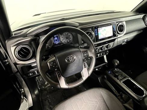 Used 2019 Toyota Tacoma TRD Sport w/ Technology Package image 16