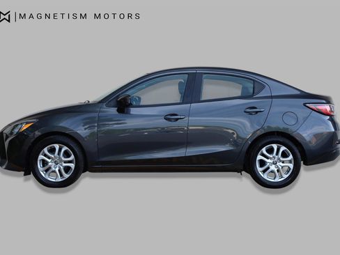 Used 2018 Toyota Yaris iA FWD image 2