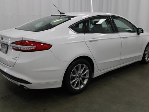Used 2017 Ford Fusion SE image 5