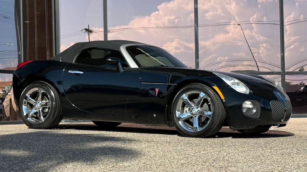 Used 2007 Pontiac Solstice GXP w/ Premium Package RWD image 21