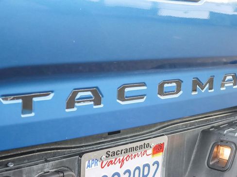 Used 2017 Toyota Tacoma TRD Sport w/ Tow Package image 9