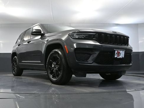 Used 2024 Jeep Grand Cherokee Altitude AWD/4WD image 54