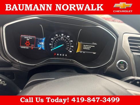 Used 2017 Ford Fusion SE w/ Fusion SE Technology Package FWD image 18