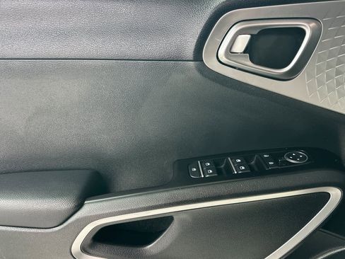 Used 2023 Kia Soul LX w/ LX Technology Package FWD image 14