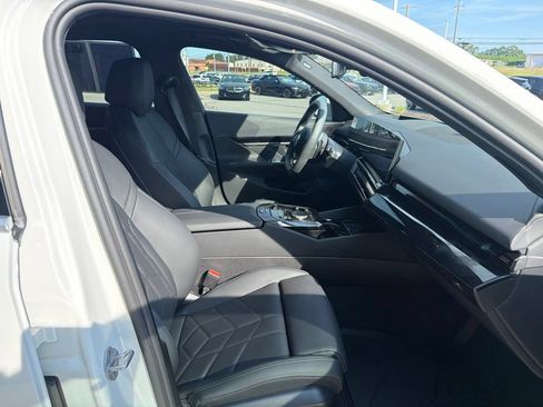 Used 2026 BMW 530i w/ Premium Package RWD image 26