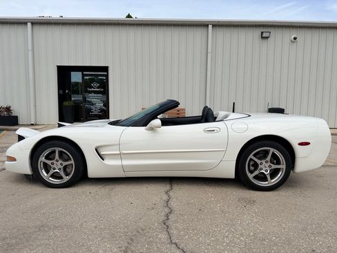 Used 2001 Chevrolet Corvette Convertible w/ Preferred Equipment Group2 RWD image 14