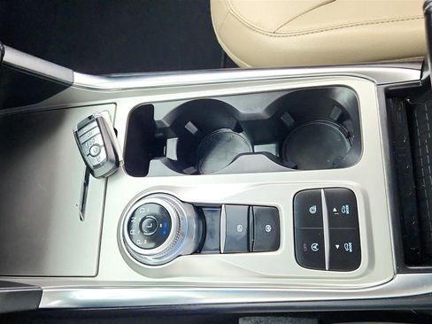 Used 2022 Ford Explorer Limited image 31