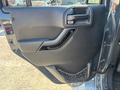 Used 2017 Jeep Wrangler Unlimited Sahara AWD/4WD image 18