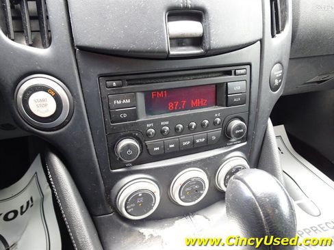 Used 2015 Nissan 370Z Coupe RWD image 16
