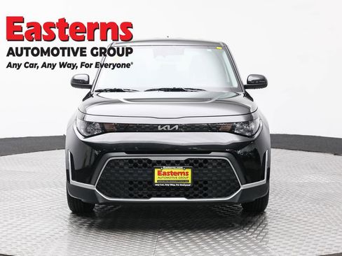 Used 2025 Kia Soul LX w/ LX Technology Package FWD image 2