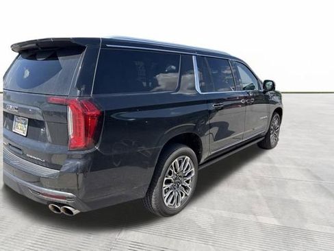 Used 2023 GMC Yukon XL Denali Ultimate AWD/4WD image 3