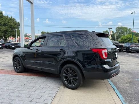 Used 2017 Ford Explorer XLT AWD/4WD image 4
