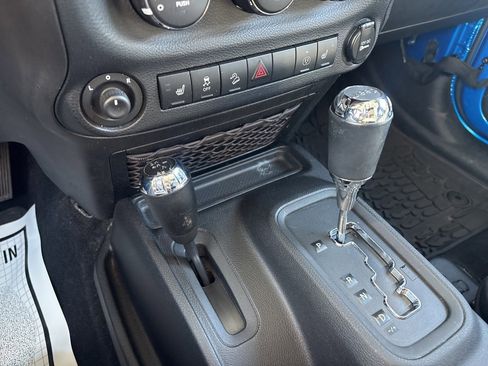 Used 2014 Jeep Wrangler Unlimited Sahara image 24