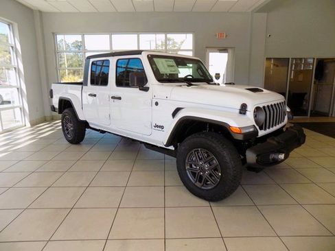 New 2026 Jeep Gladiator Sport image 32