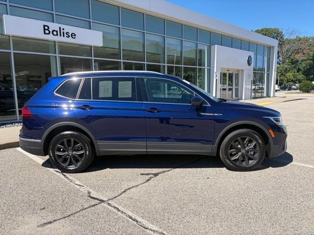 Used 2024 Volkswagen Tiguan SE AWD/4WD image 2