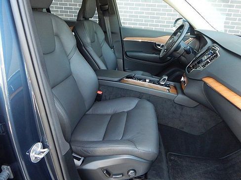 Certified 2025 Volvo XC90 B6 Plus image 22