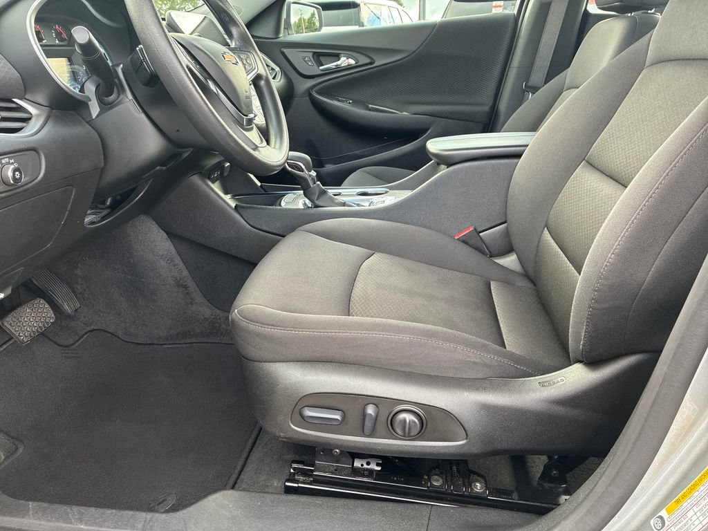 Used 2025 Chevrolet Malibu LT FWD image 11