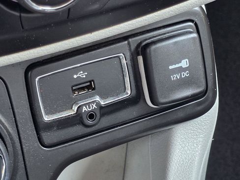 Used 2019 Jeep Renegade Limited AWD/4WD image 19