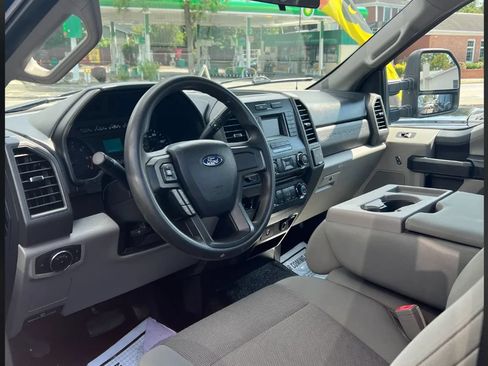 Used 2018 Ford F250 XL w/ Power Equipment Group AWD/4WD image 2